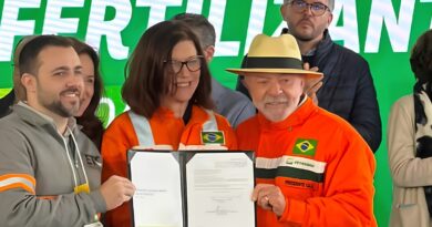 Lula assina contratos da UFN-III em Três Lagoas e marca retomada de obra paralisada desde 2015