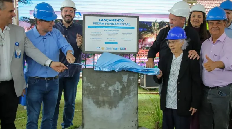 TL dá passo histórico na saúde com lançamento da pedra fundamental da radioterapia do Hospital Auxiliadora