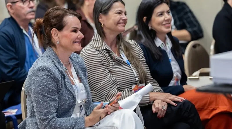 Prefeitura de Três Lagoas recebe prêmio nacional de excelência em gestão pública e servidora apresenta caso de sucesso em evento do Governo Federal Prefeitura de Três Lagoas recebe prêmio nacional de excelência em gestão pública e servidora apresenta caso de sucesso em evento do Governo Federal