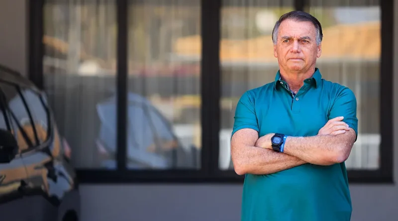PF faz buscas na casa de Bolsonaro para localizar armas; defesa nega apreensão