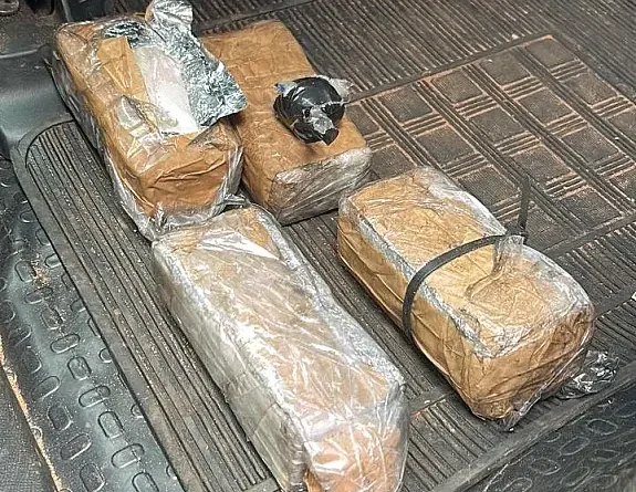 PRF apreende cocaína escondido em estepe de carro na BR-262, em Três Lagoas